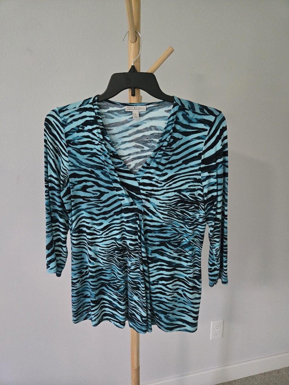 Dana Buchman Aqua and Black Zebra-Print V-Neck 3/4 Sleeve Top - Large